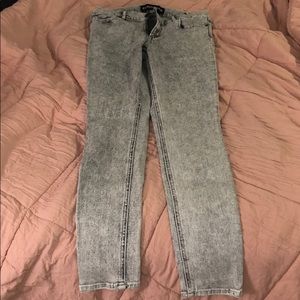 Washed out skinny jeans